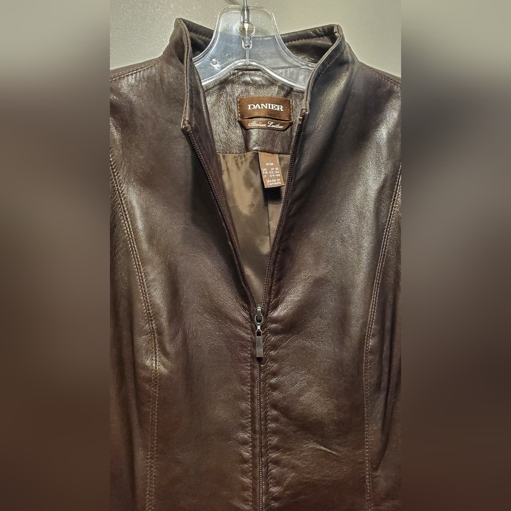 40. Danier Italian Leather Chocolate Brown Jacket - Picture 9 of 11